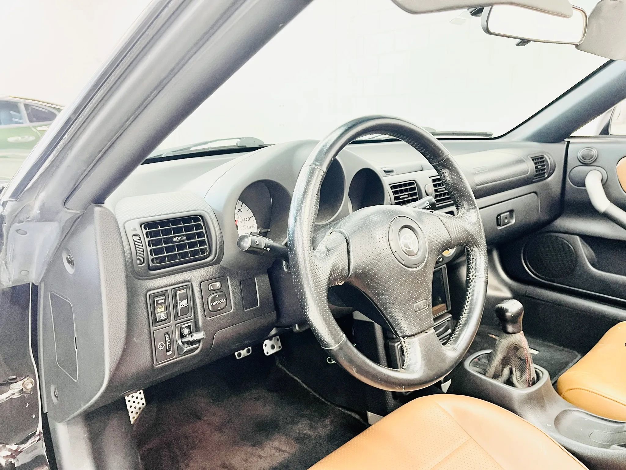 Used 2002 Toyota MR2 RWD image 19