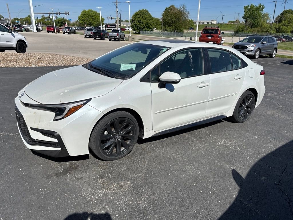 Used 2023 Toyota Corolla SE w/ SE Premium Package FWD image 1