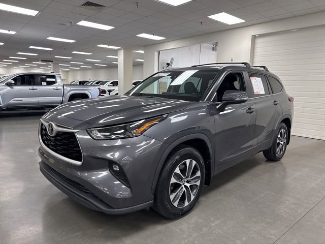 Used 2023 Toyota Highlander XLE w/ Protection Package #3 (TMS) image 3