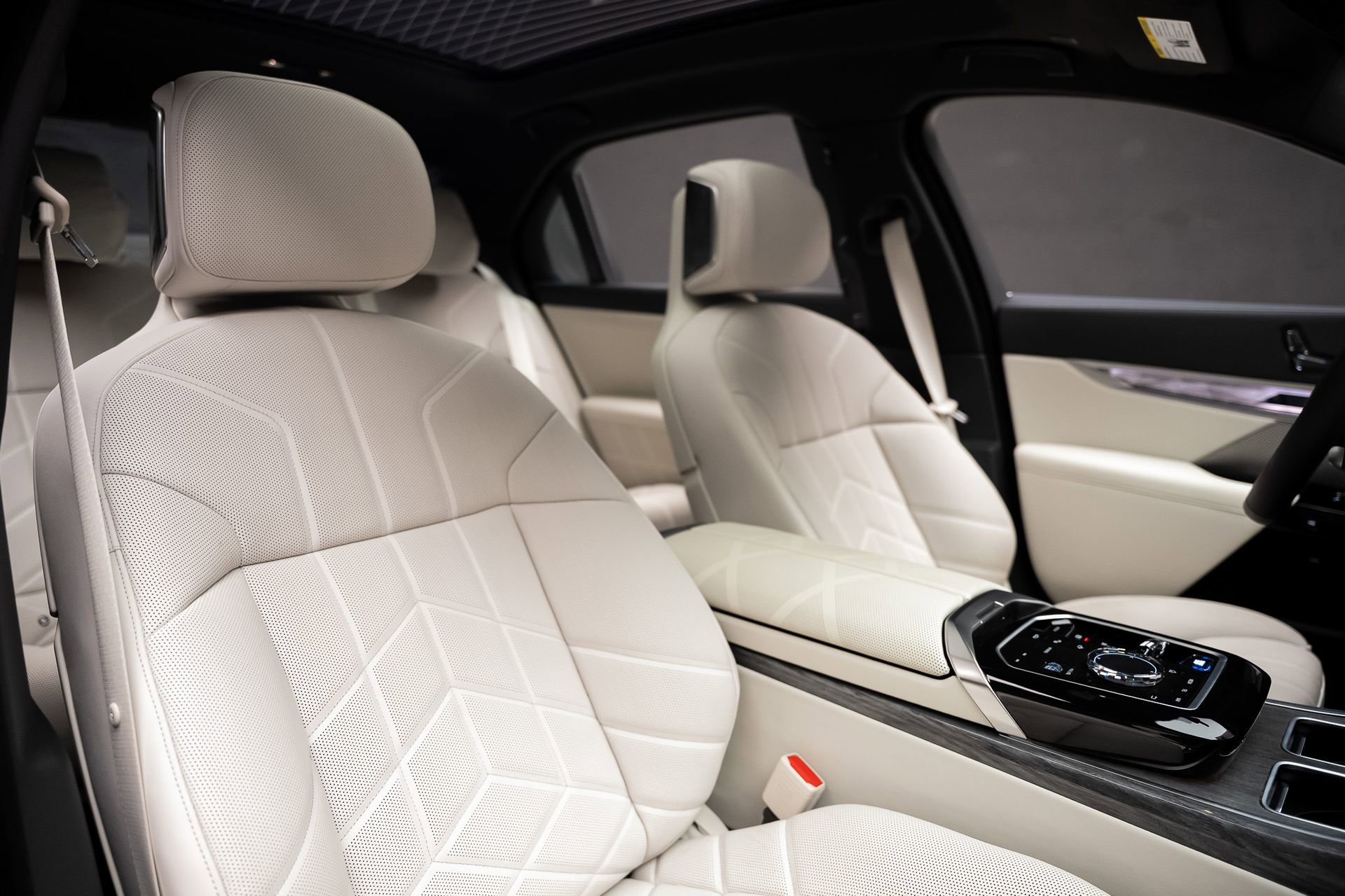 Used 2024 BMW i7 xDrive60 image 62