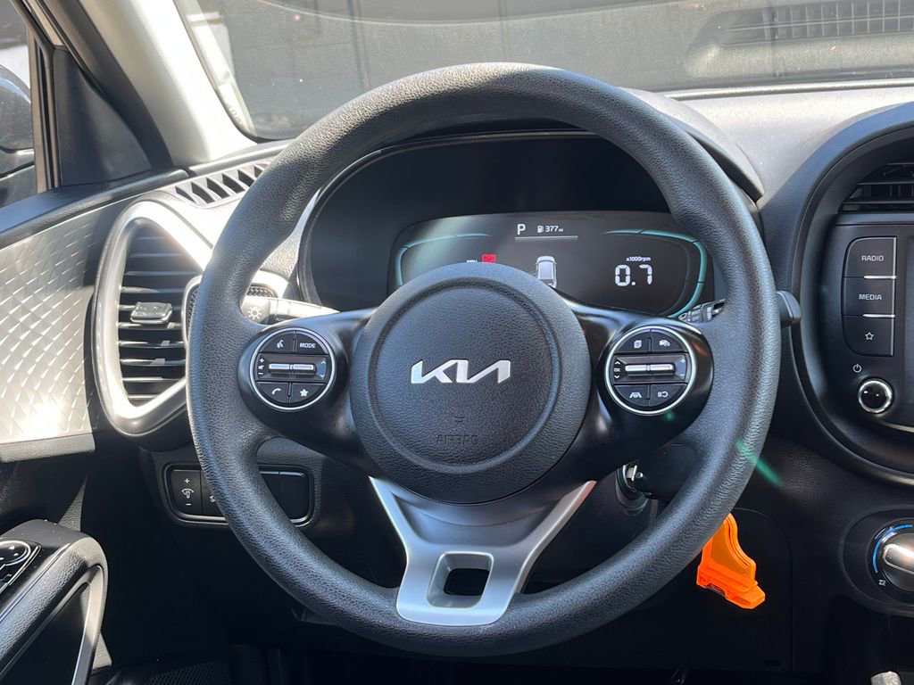 Used 2025 Kia Soul LX w/ LX Technology Package FWD image 19