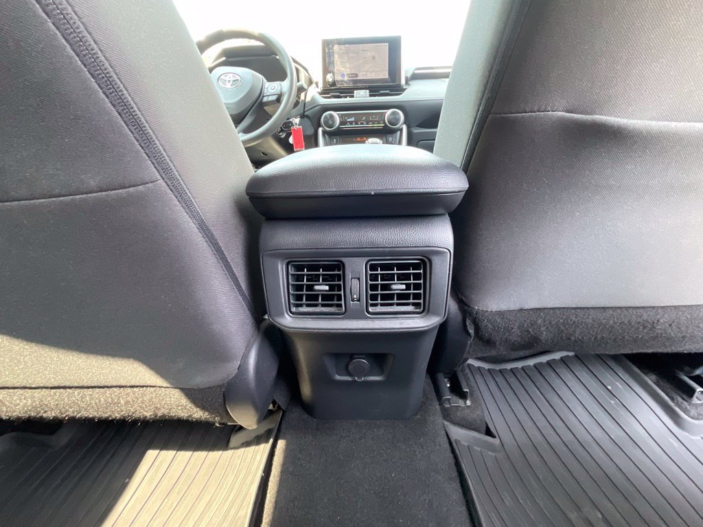 Used 2025 Toyota RAV4 LE AWD/4WD image 25