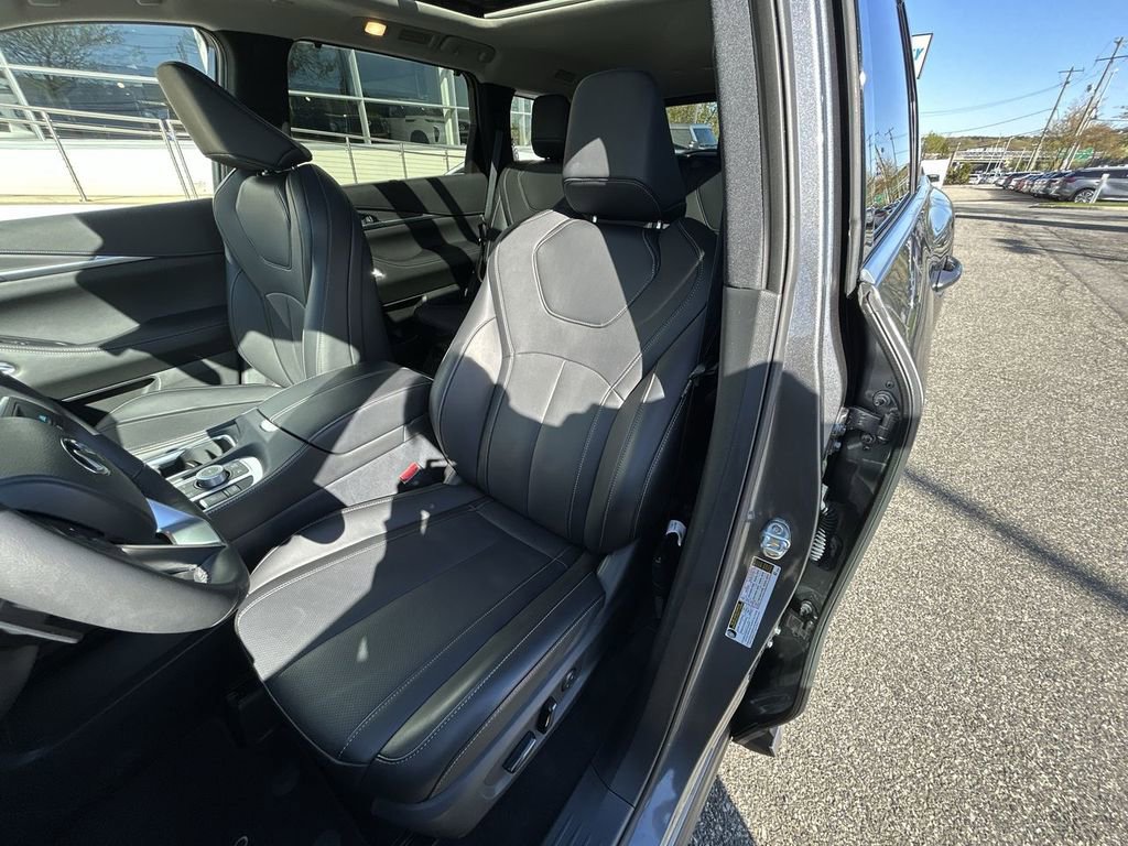 Certified 2026 INFINITI QX60 Luxe w/ Cargo Package AWD/4WD image 15