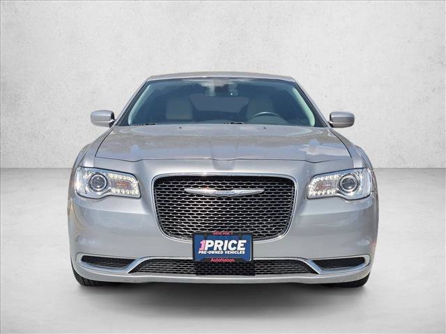 Used 2017 Chrysler 300 Limited RWD image 2