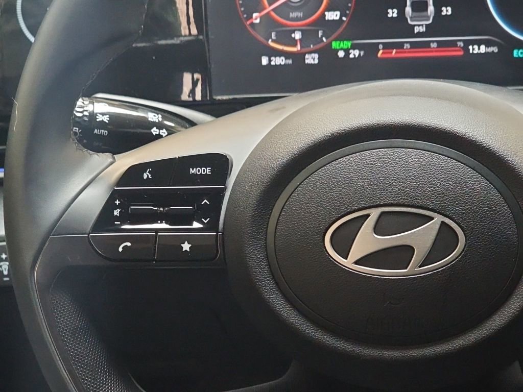 Certified 2025 Hyundai Elantra SEL image 17