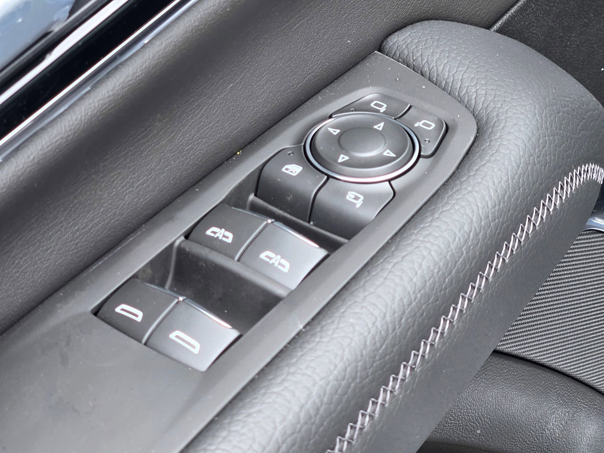 New 2026 GMC Yukon Denali w/ Denali Reserve Package AWD/4WD image 39