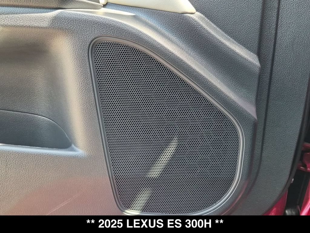 Used 2025 Lexus ES 300h w/ Premium Package FWD image 25