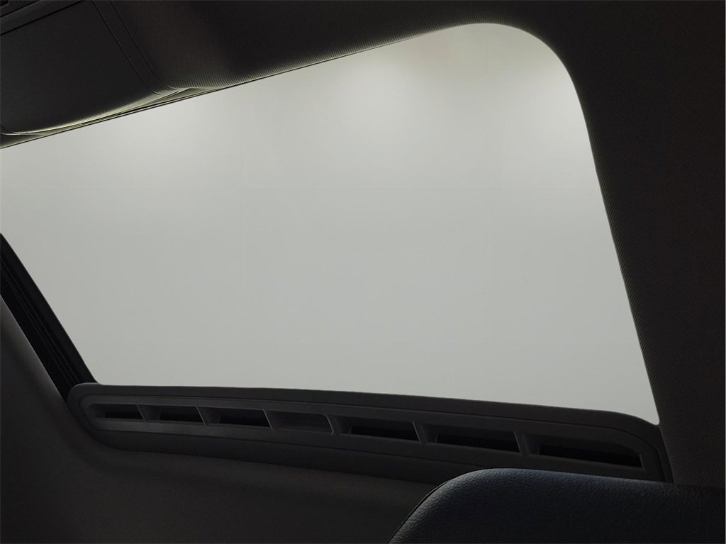 Used 2019 Volkswagen Passat 2.0T SE R-Line image 15