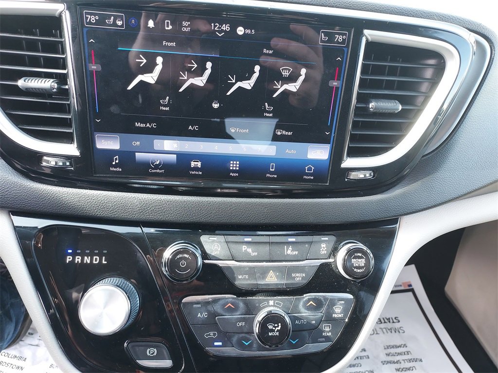 Used 2022 Chrysler Pacifica Touring-L image 24