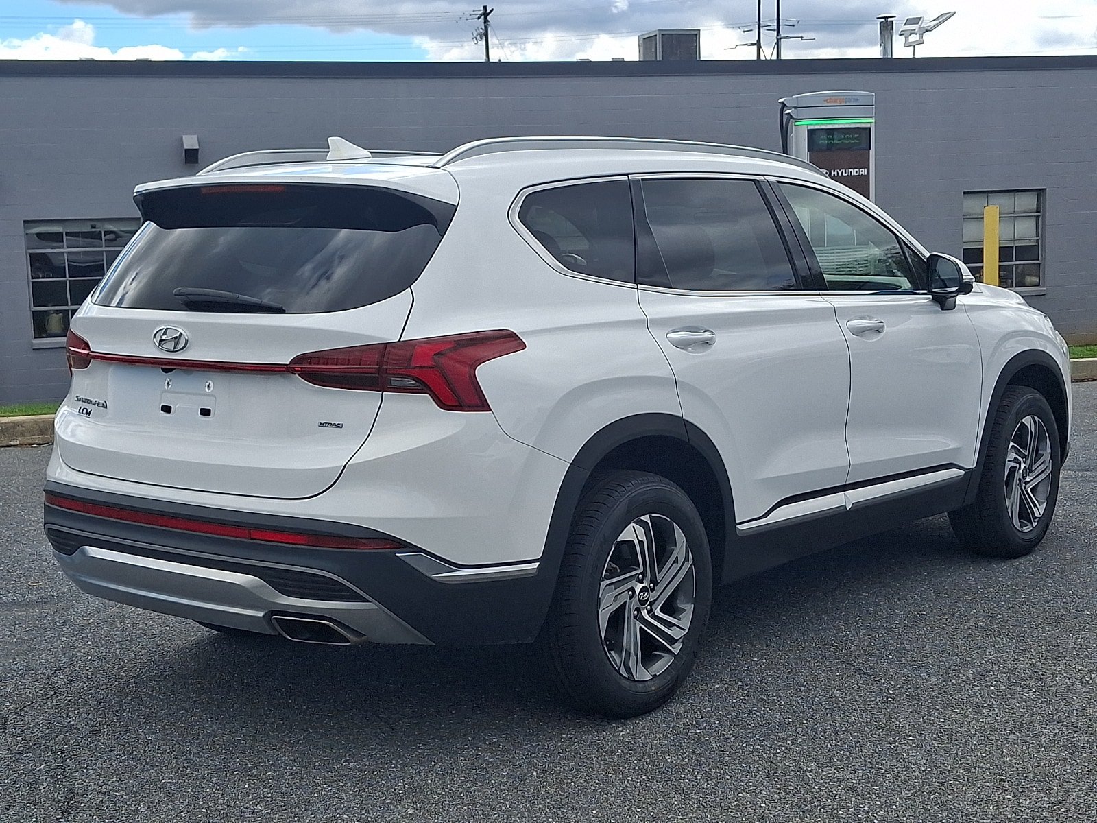 Certified 2023 Hyundai Santa Fe SEL w/ Premium Package AWD/4WD image 5