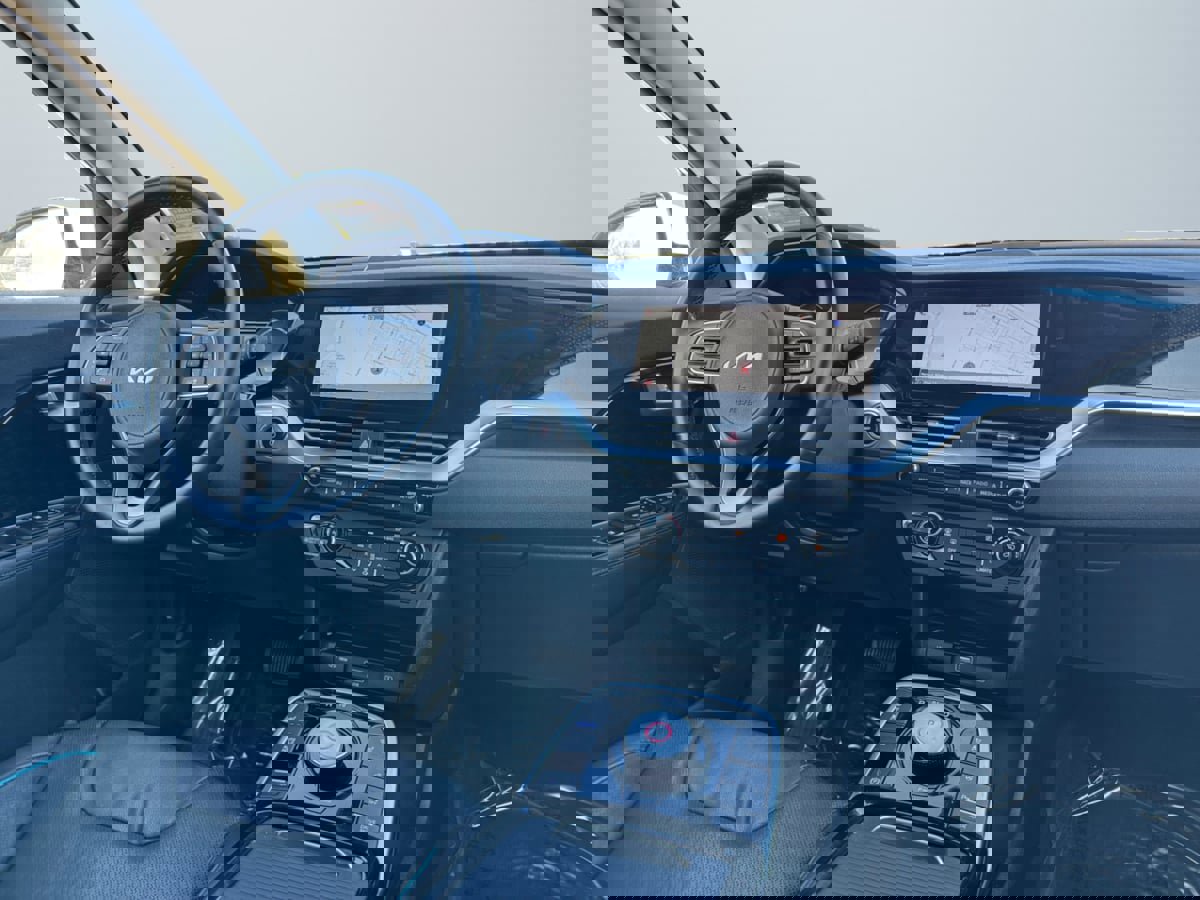 Used 2022 Kia Niro EX Premium w/ Cold Weather Package image 14