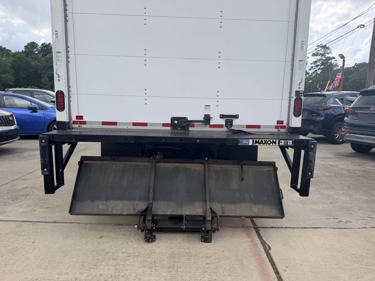 Used 2024 Isuzu NPR RWD image 21
