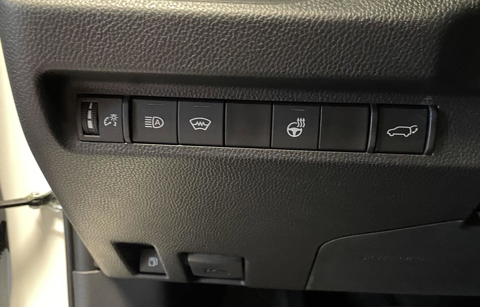 Used 2024 Toyota RAV4 XLE w/ Convenience Package image 37