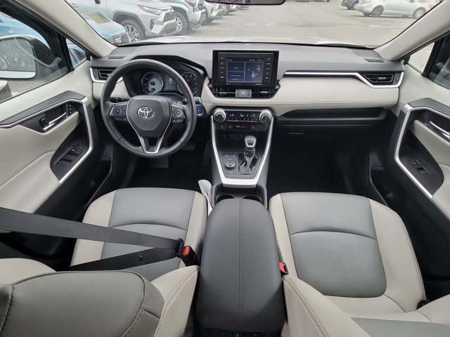 Used 2021 Toyota RAV4 XLE Premium image 2