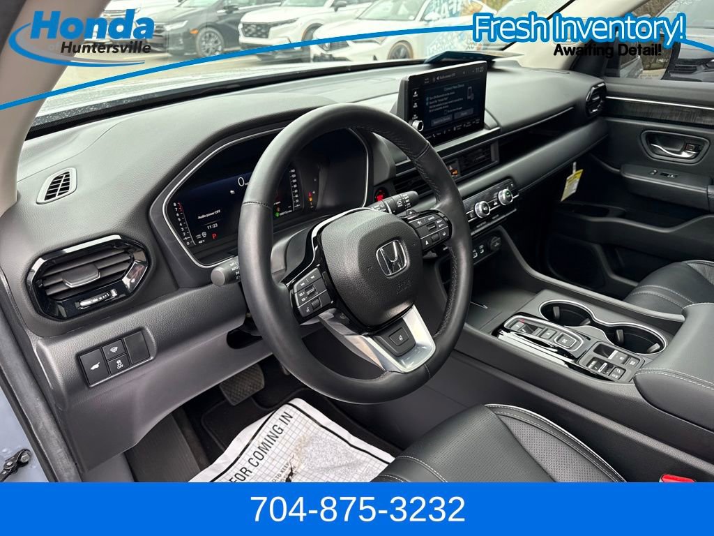Used 2025 Honda Pilot Elite image 25