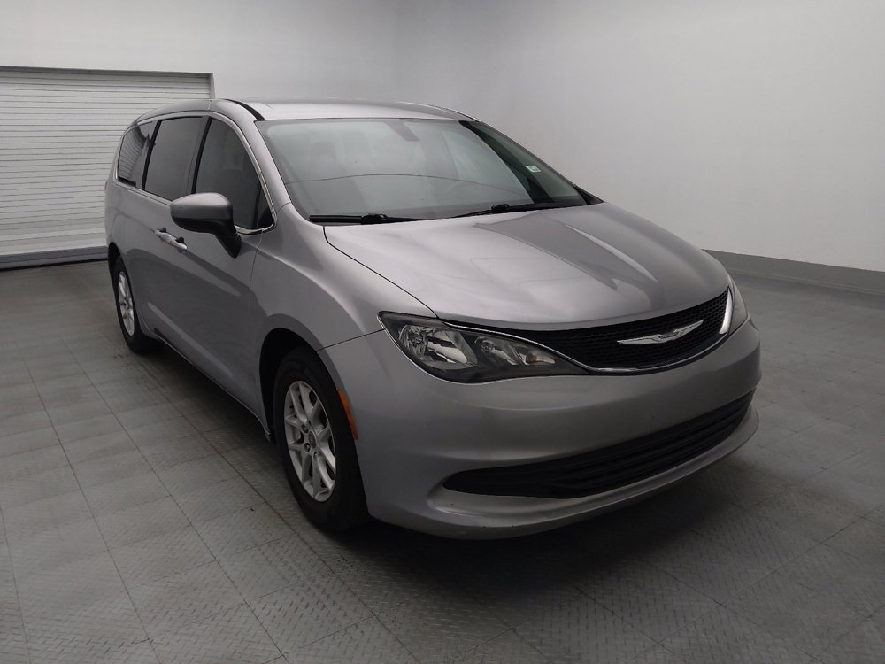Used 2017 Chrysler Pacifica Touring FWD image 13