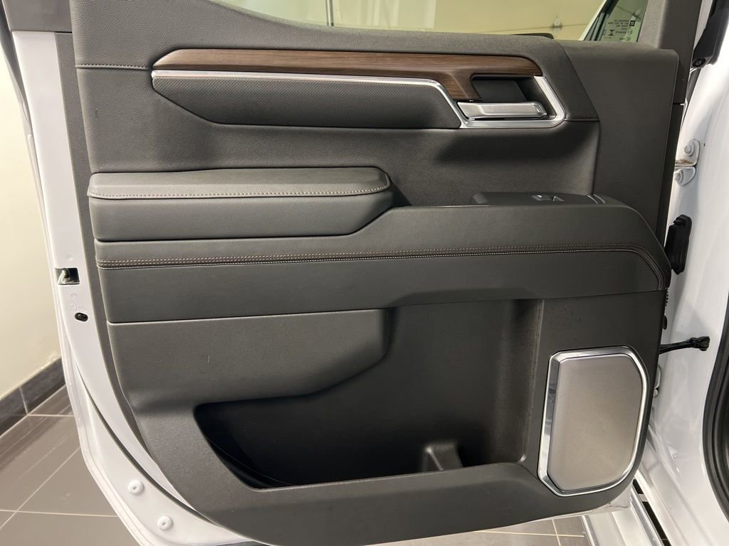 Used 2024 Chevrolet Silverado 1500 High Country w/ High Country Premium Package image 32
