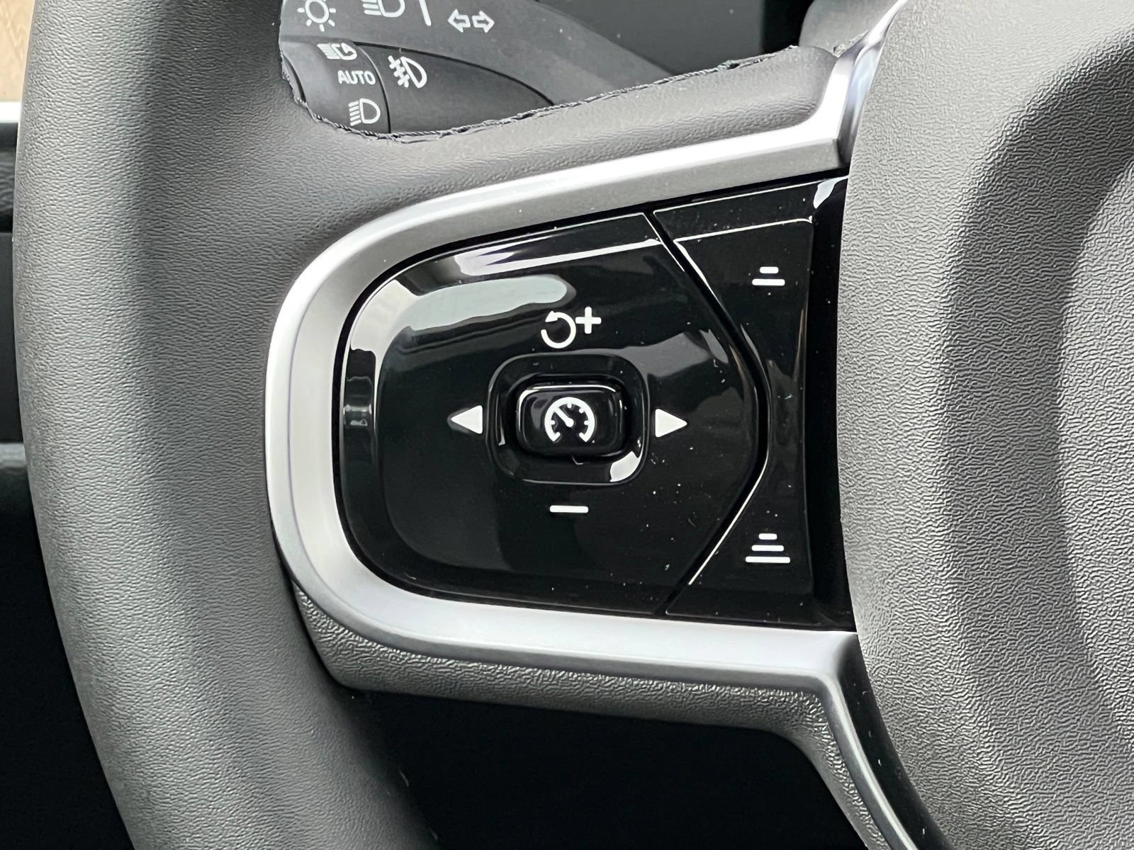 New 2026 Volvo XC60 B5 Plus w/ Protection Package Premier AWD/4WD image 29