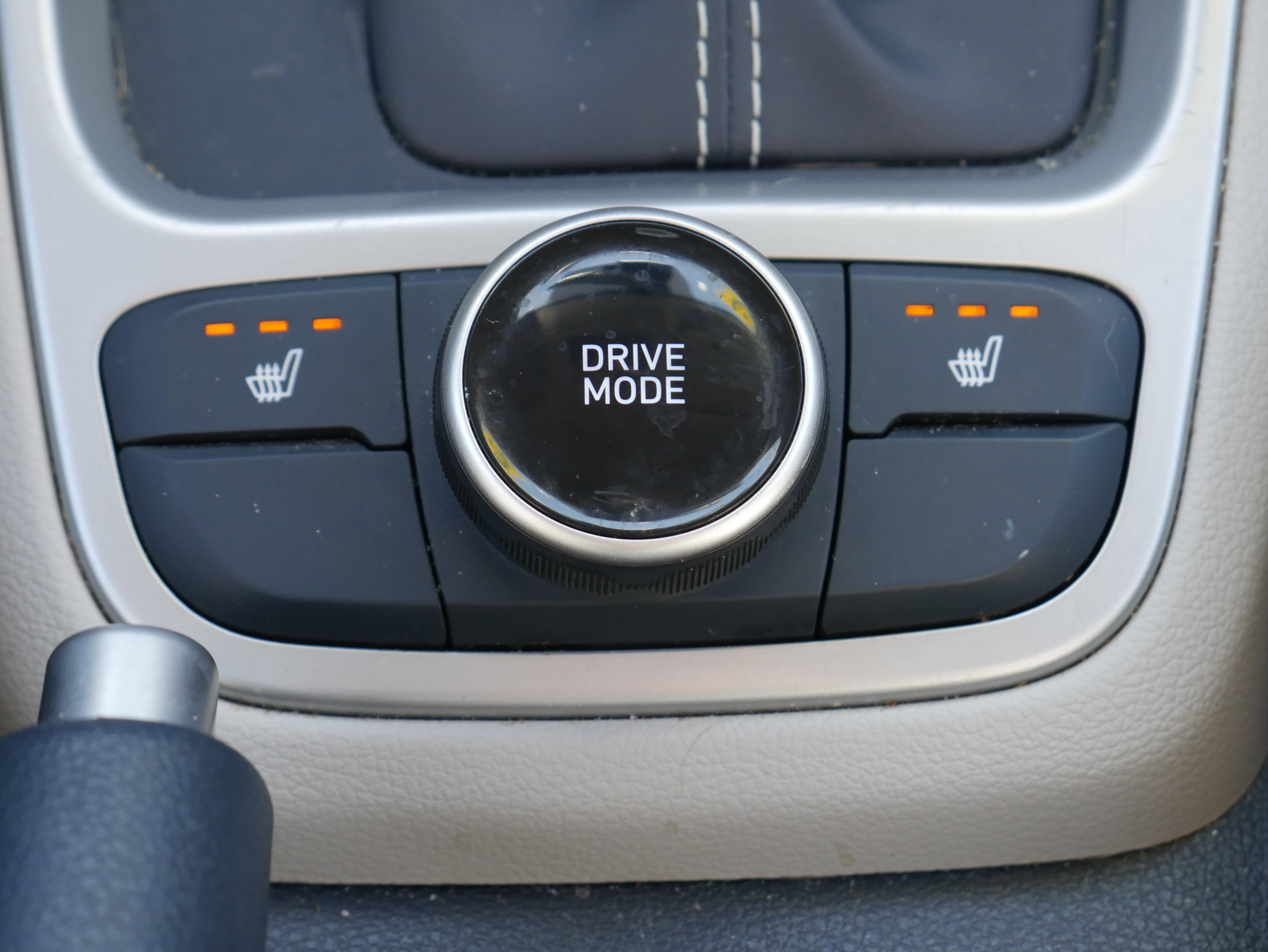 Used 2024 Hyundai Venue Limited FWD image 25