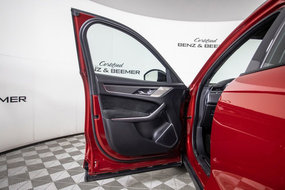 Used 2021 Jaguar F-PACE SVR image 20