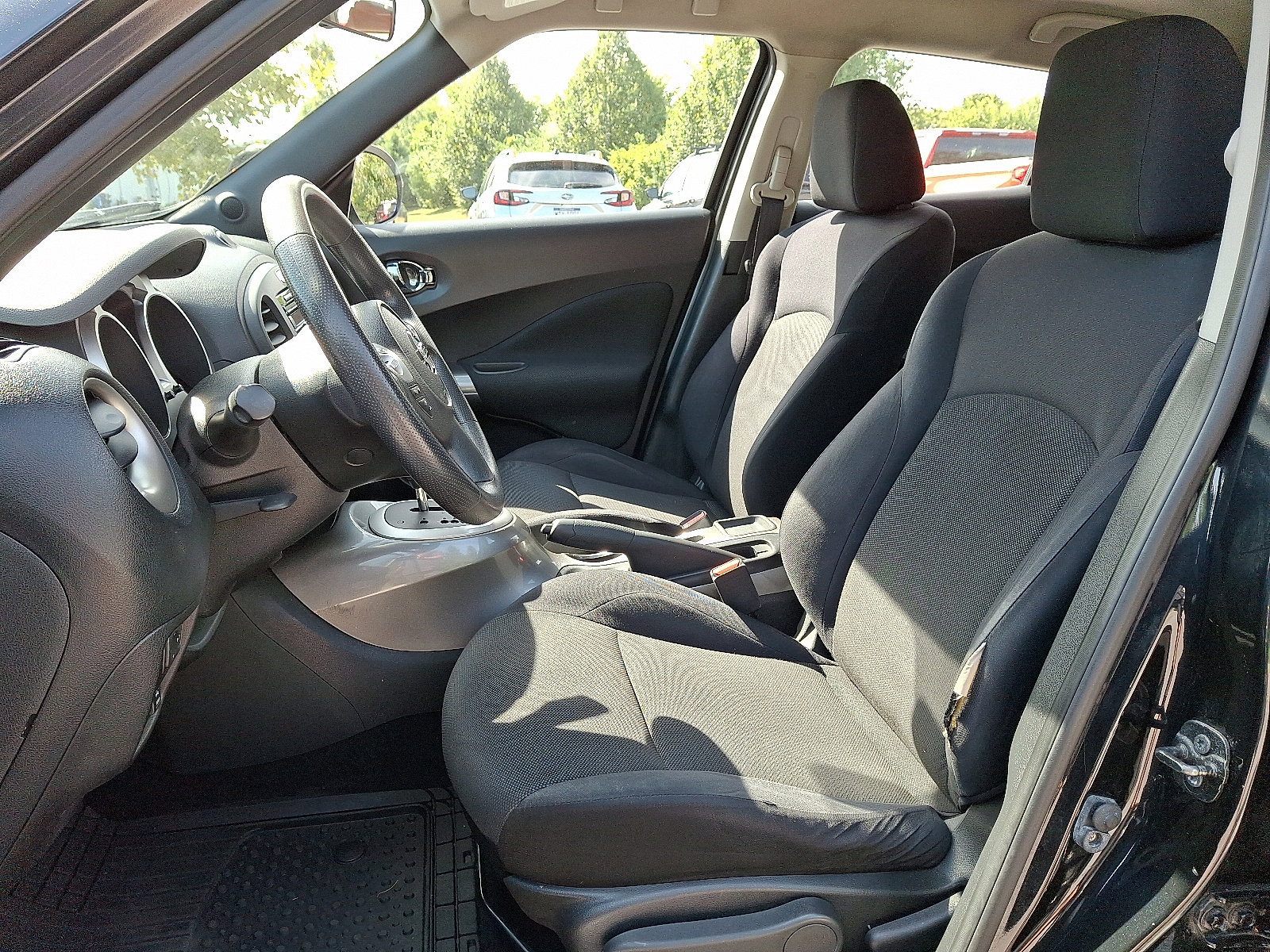 Used 2012 Nissan Juke S image 16