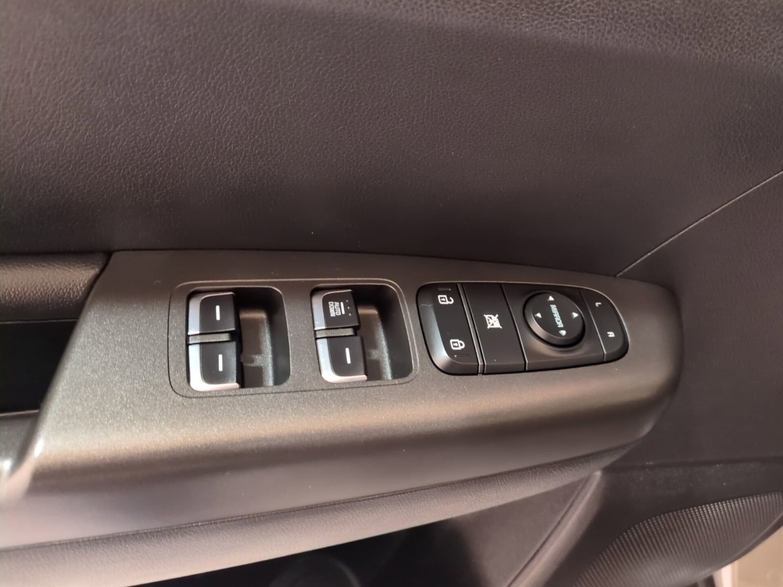 Used 2020 Kia Sportage LX image 16