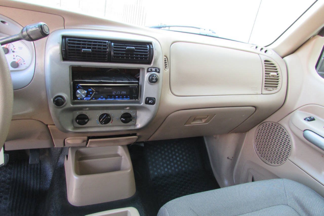 Used 2001 Ford Explorer Sport Trac 2WD image 36