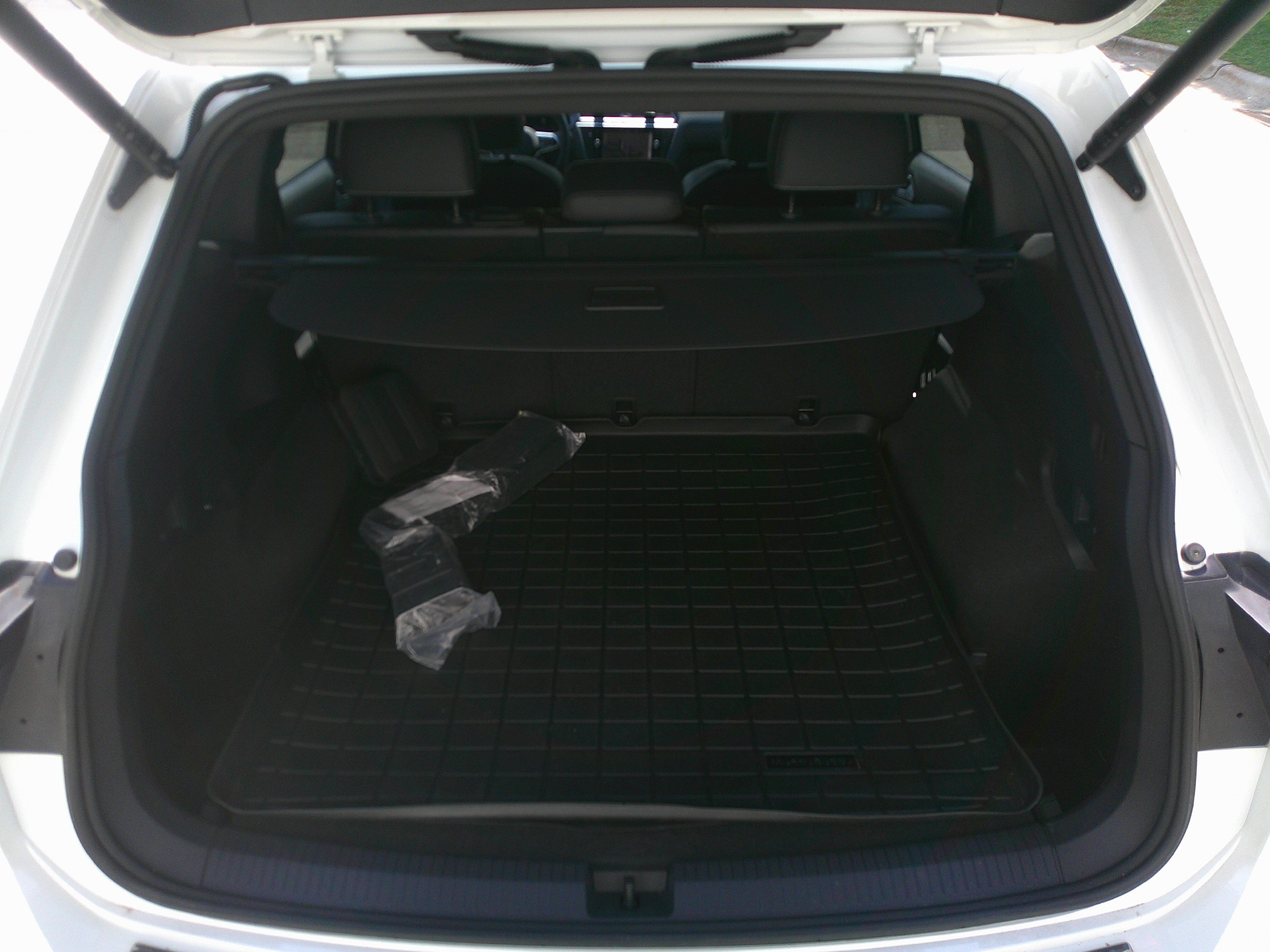 Used 2024 Volkswagen Tiguan SEL R-Line image 33