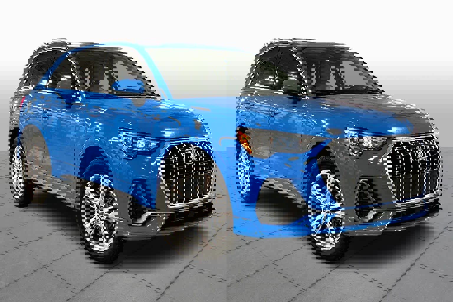 Used 2020 Audi Q3 2.0T Premium w/ Convenience Package image 3