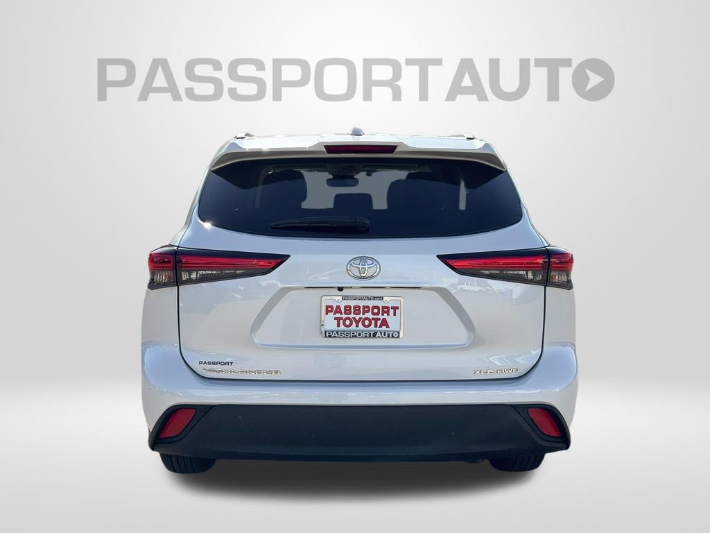 Used 2022 Toyota Highlander XLE AWD/4WD image 7