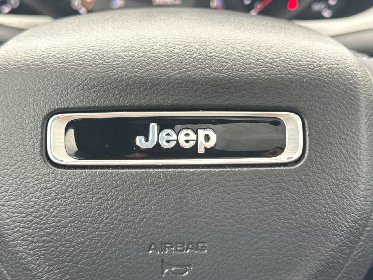 Used 2025 Jeep Compass Limited w/ Sun & Sound Group AWD/4WD image 29