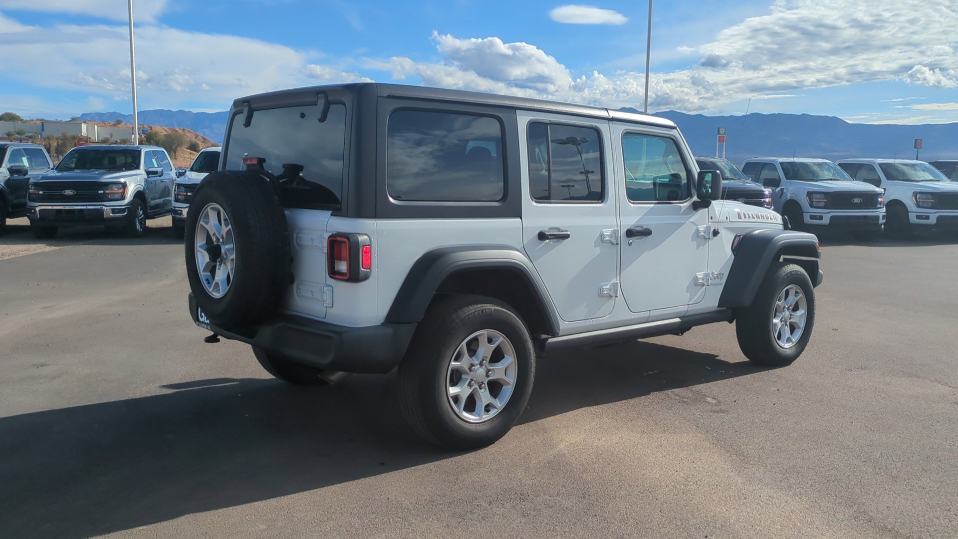 Used 2021 Jeep Wrangler Unlimited Islander image 3