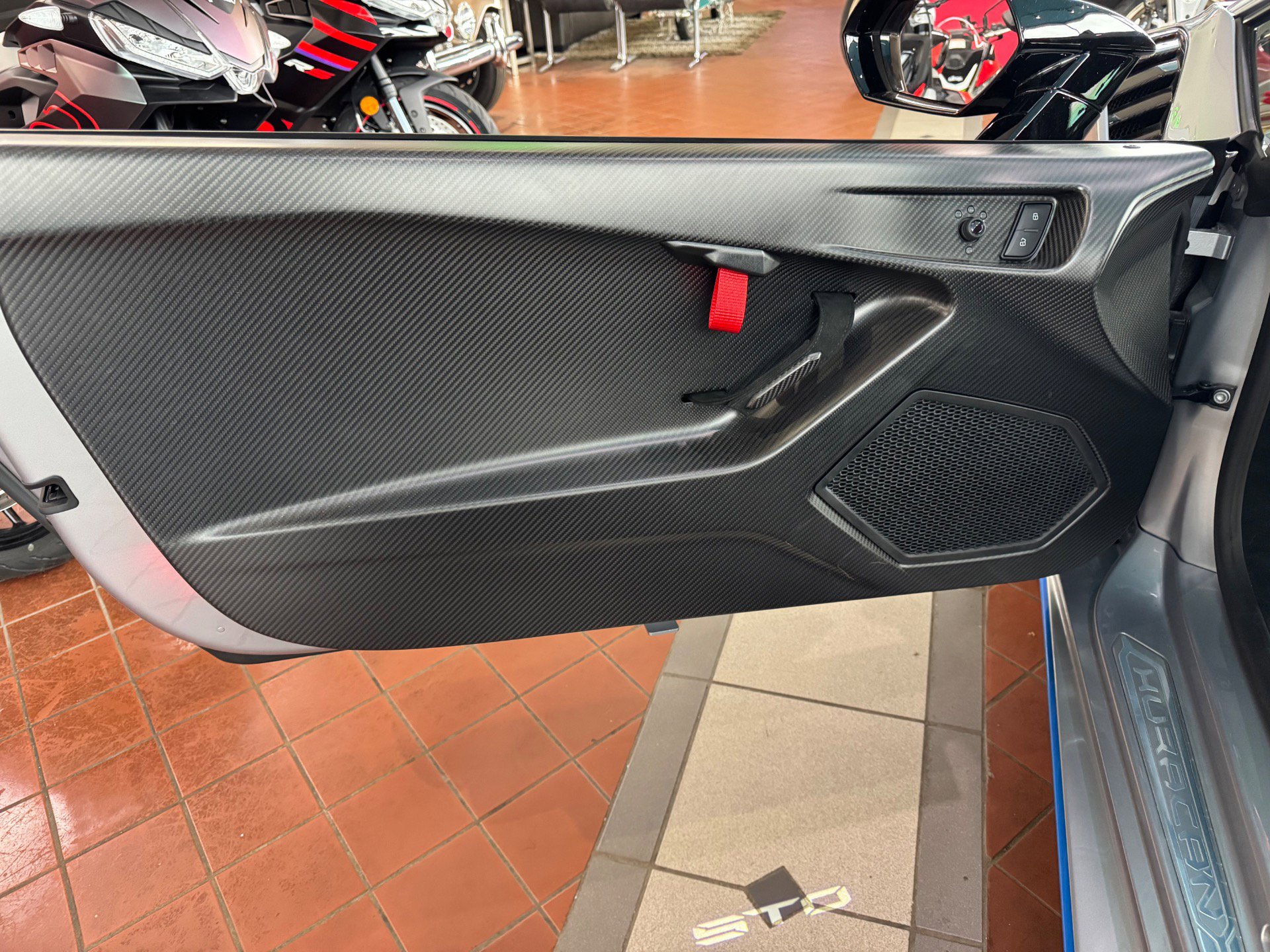 Used 2023 Lamborghini Huracan STO image 13