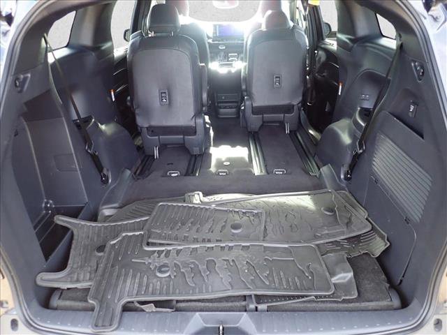 Used 2025 Toyota Sienna XLE Woodland Edition image 7