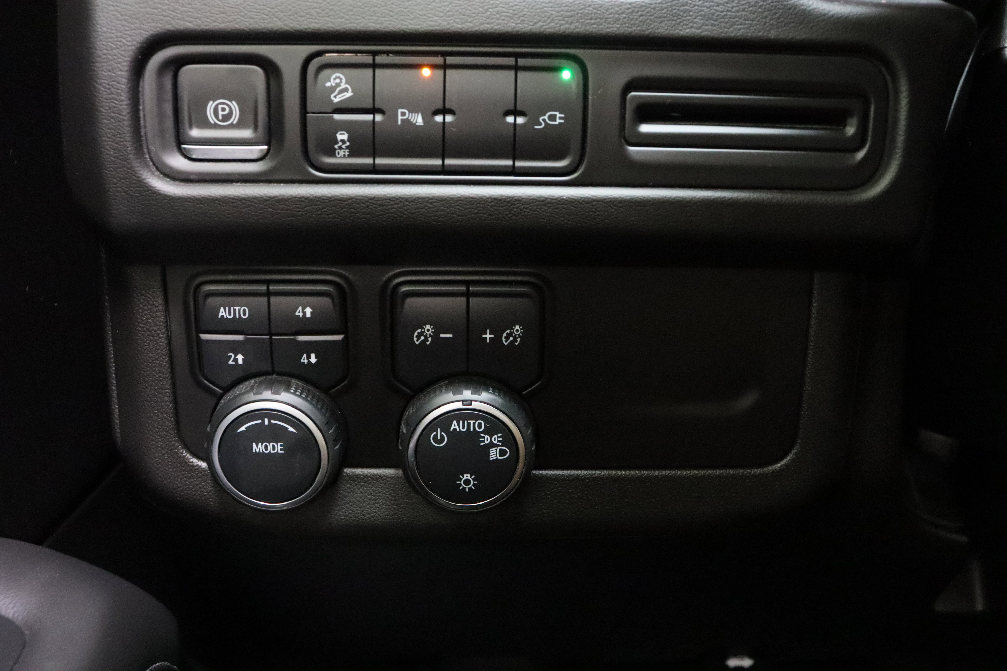Used 2021 Chevrolet Tahoe Z71 w/ Rear Media and Nav Package AWD/4WD image 27