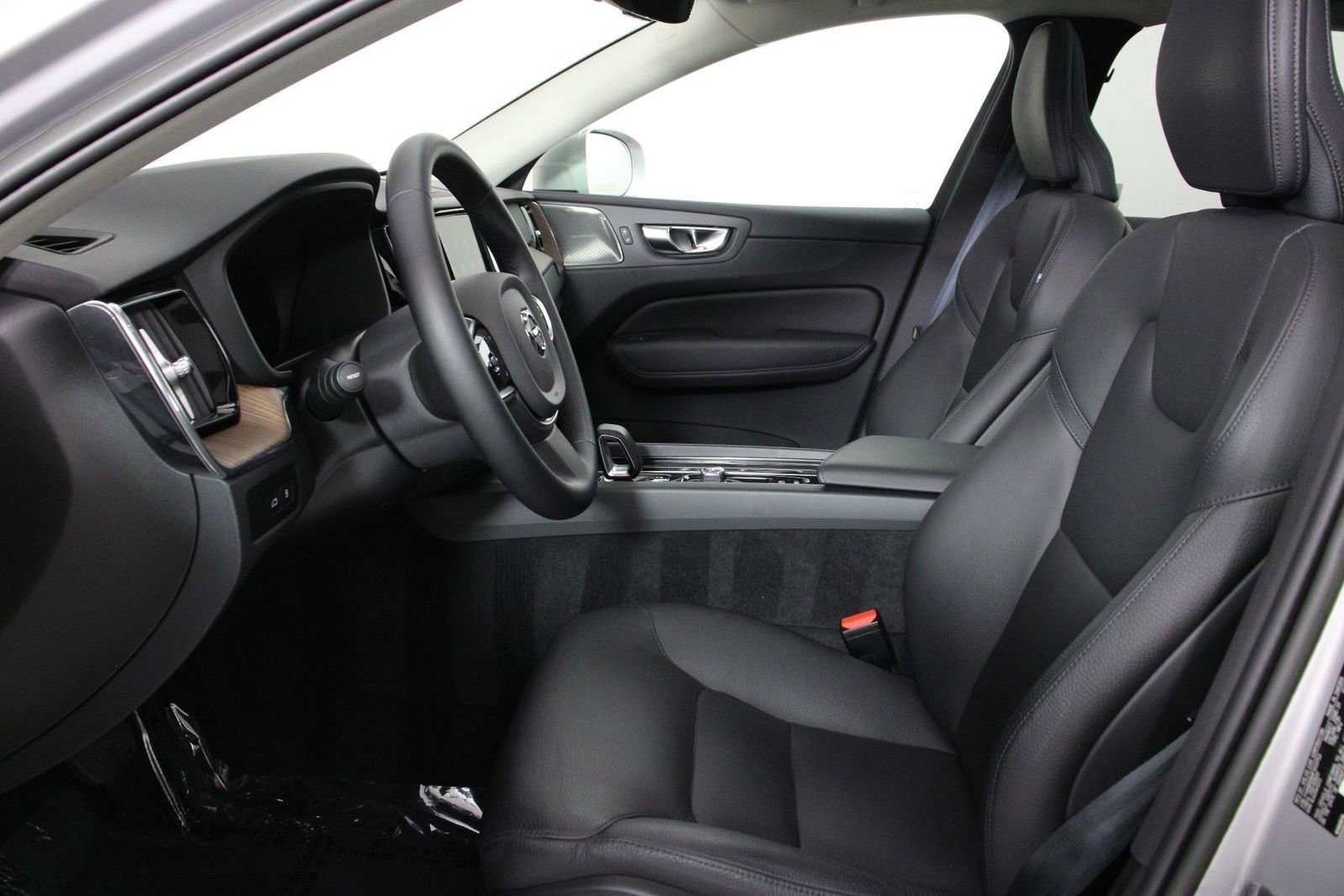 Certified 2023 Volvo XC60 T8 Plus AWD/4WD image 31