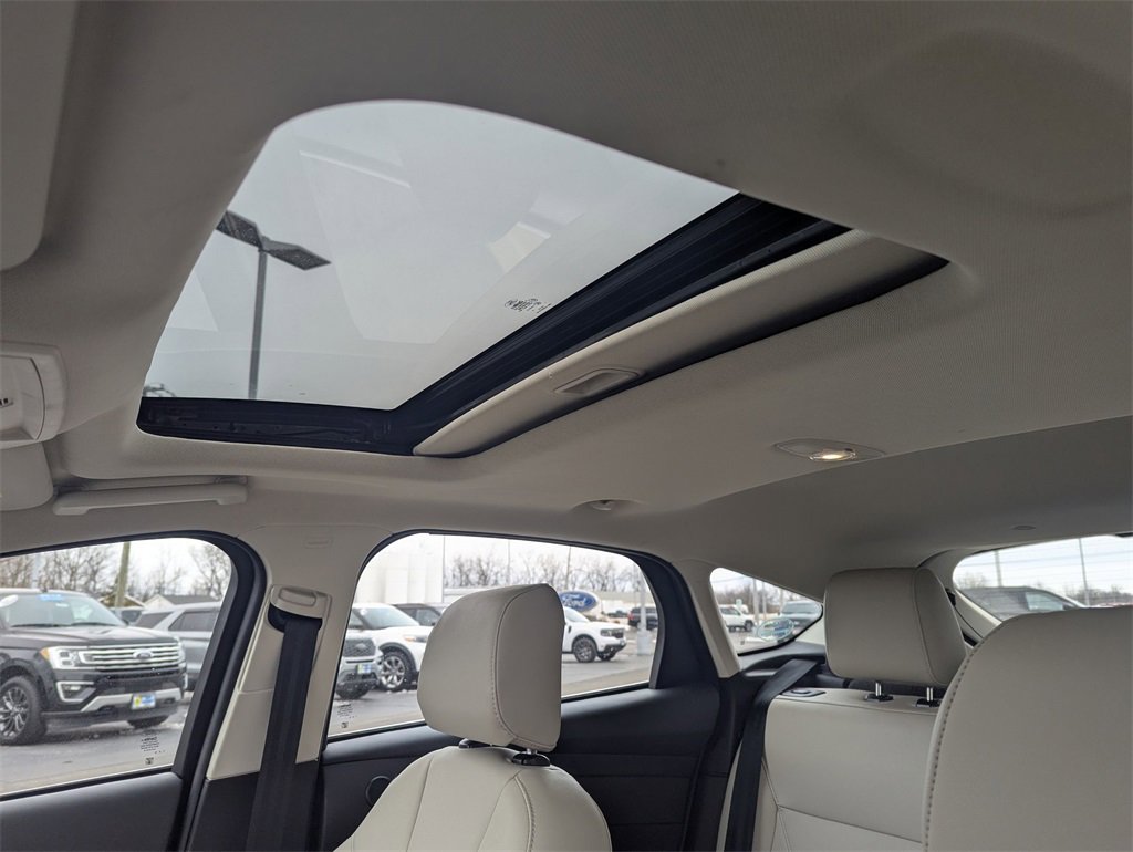 Used 2017 Ford Focus Titanium image 22