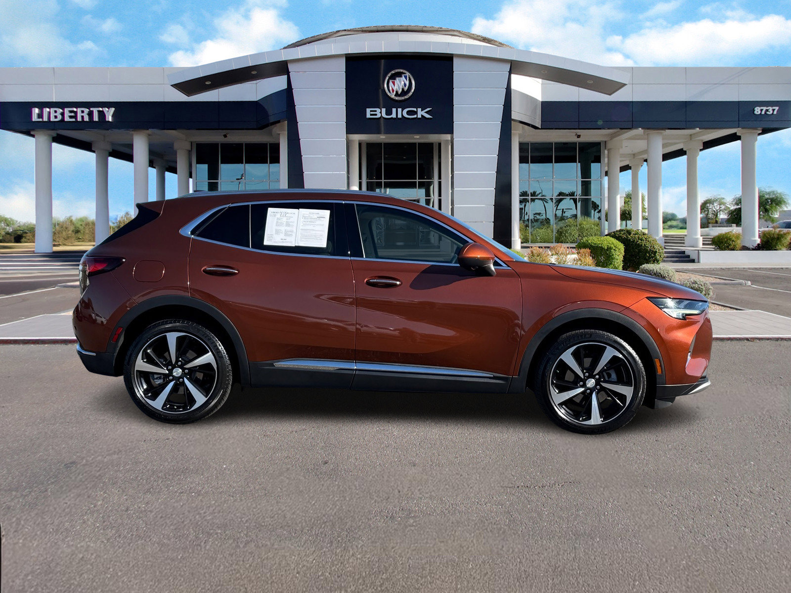 Used 2021 Buick Envision Essence w/ Technology Package I image 2