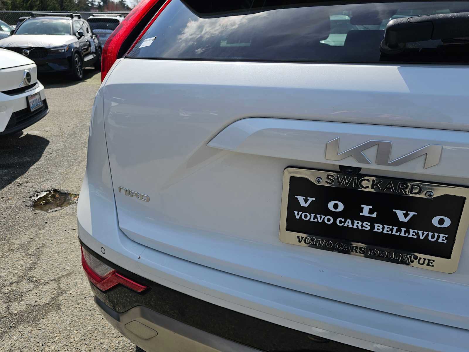 Used 2023 Kia Niro SX image 14
