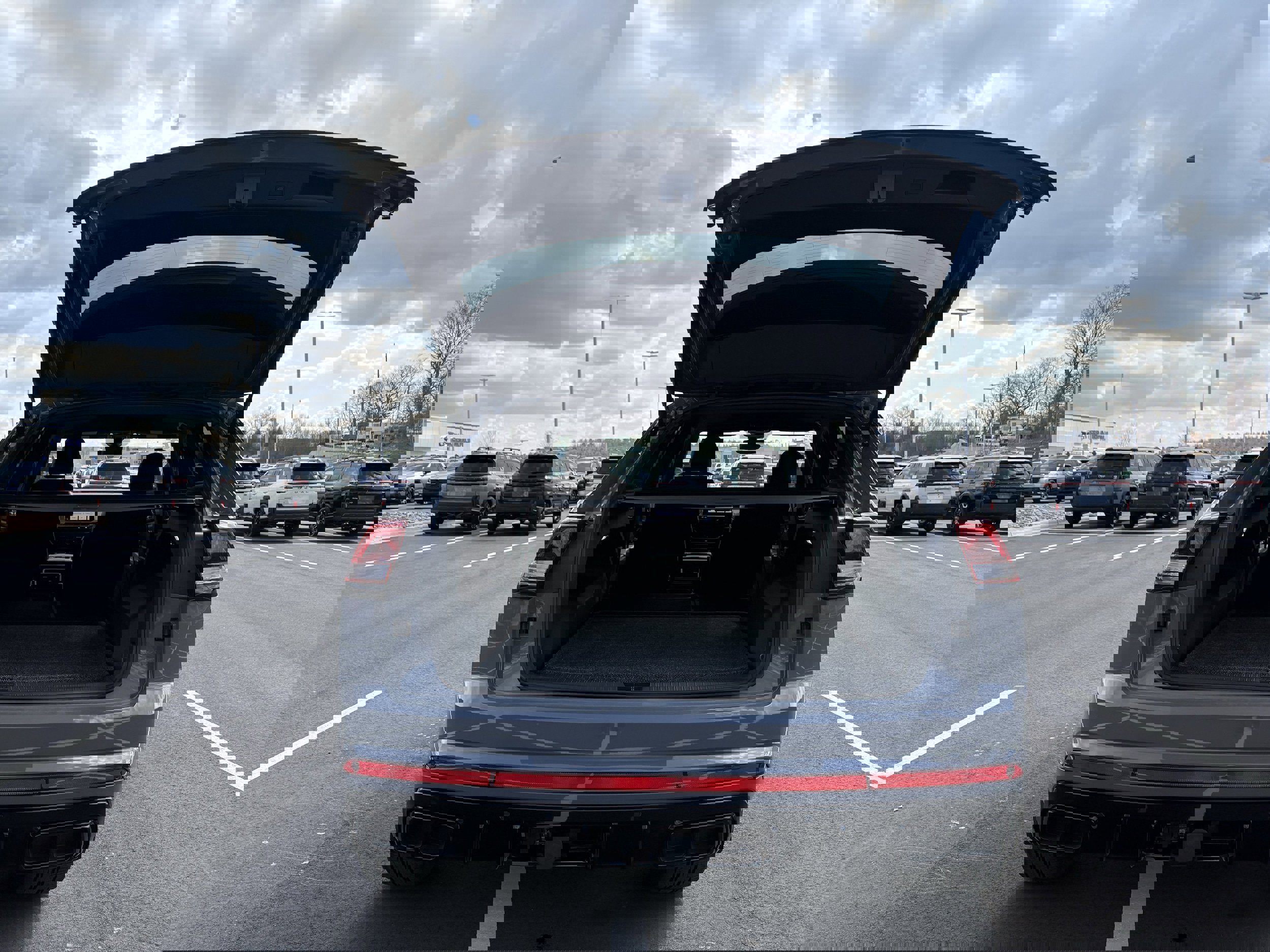 Used 2025 Volkswagen Atlas Cross Sport SEL R-Line image 11