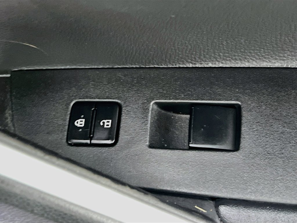 Used 2022 Toyota Corolla Cross LE w/ Moonroof Package FWD image 27