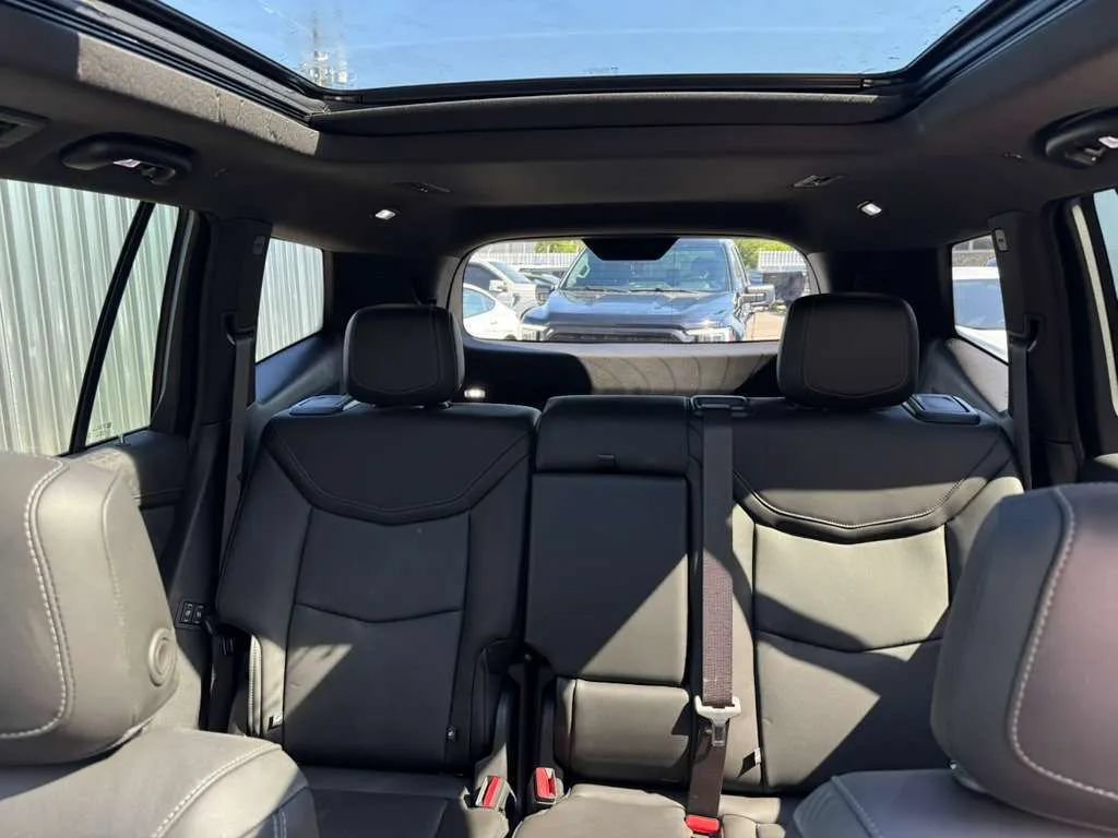 Used 2025 Cadillac XT6 Premium Luxury w/ Technology Package AWD/4WD image 21