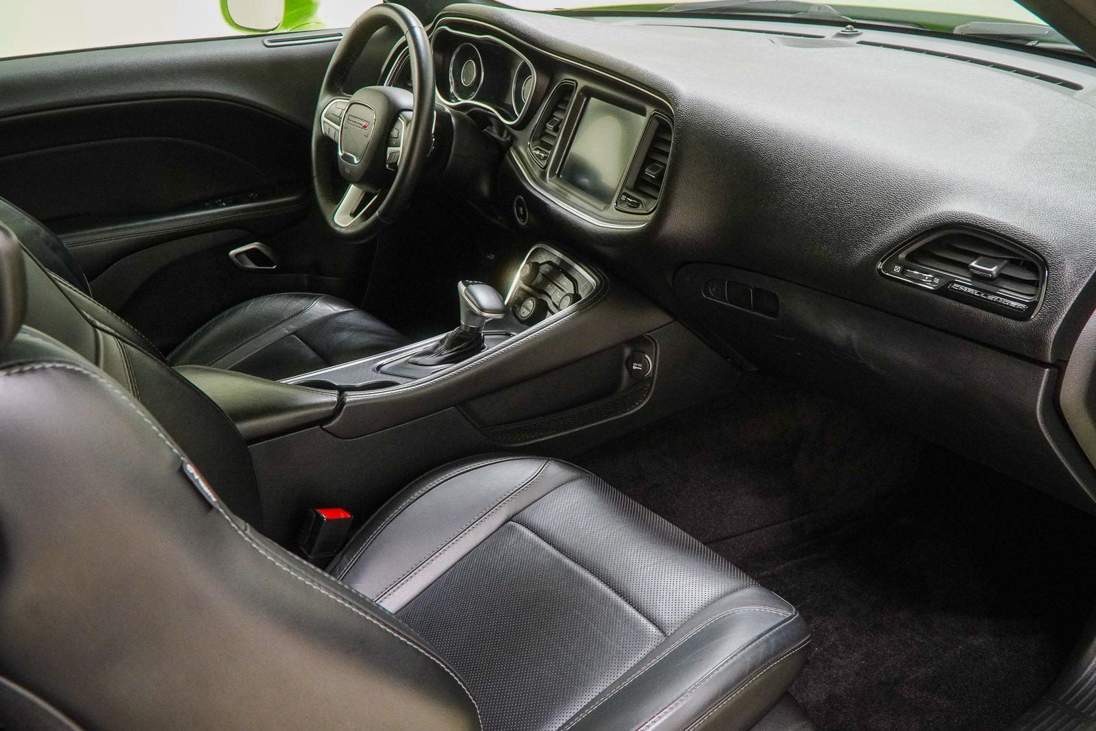 Used 2015 Dodge Challenger R/T Plus RWD image 38