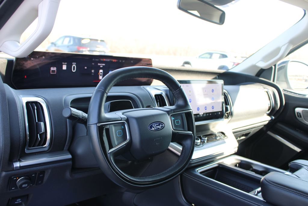 Used 2025 Ford Expedition Platinum image 28