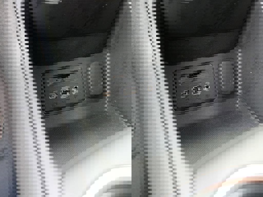 Used 2023 GMC Terrain SLT w/ Elevation Edition image 24