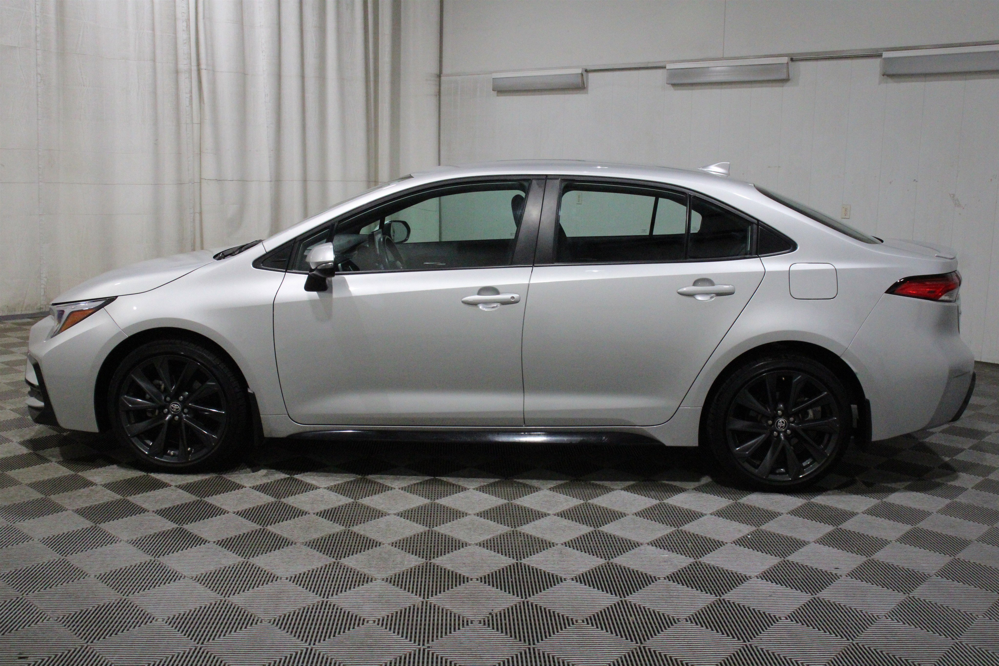 Used 2025 Toyota Corolla SE image 34