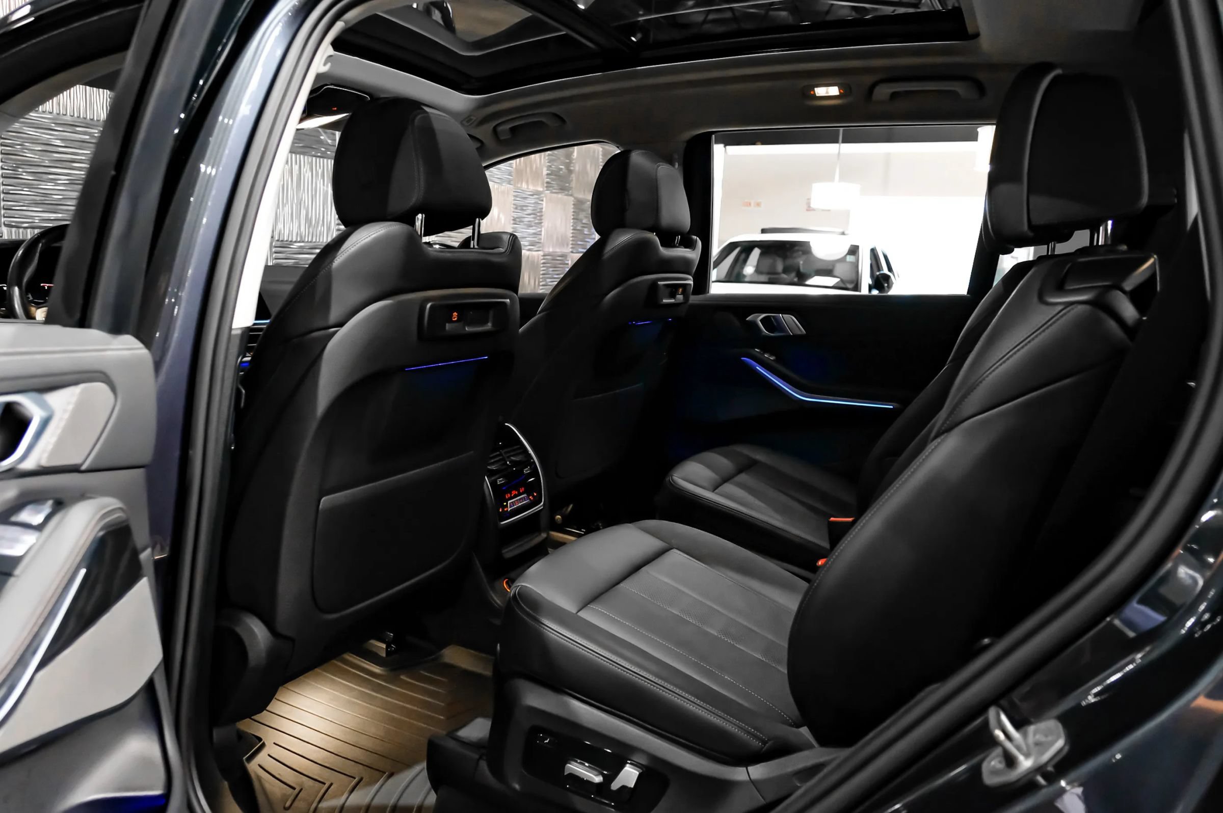 Used 2020 BMW X7 xDrive40i w/ Premium Package AWD/4WD image 48