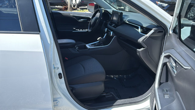Used 2022 Toyota RAV4 XLE FWD image 13