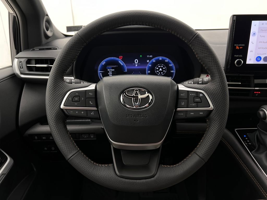 Used 2025 Toyota Sienna XLE Woodland Edition image 20