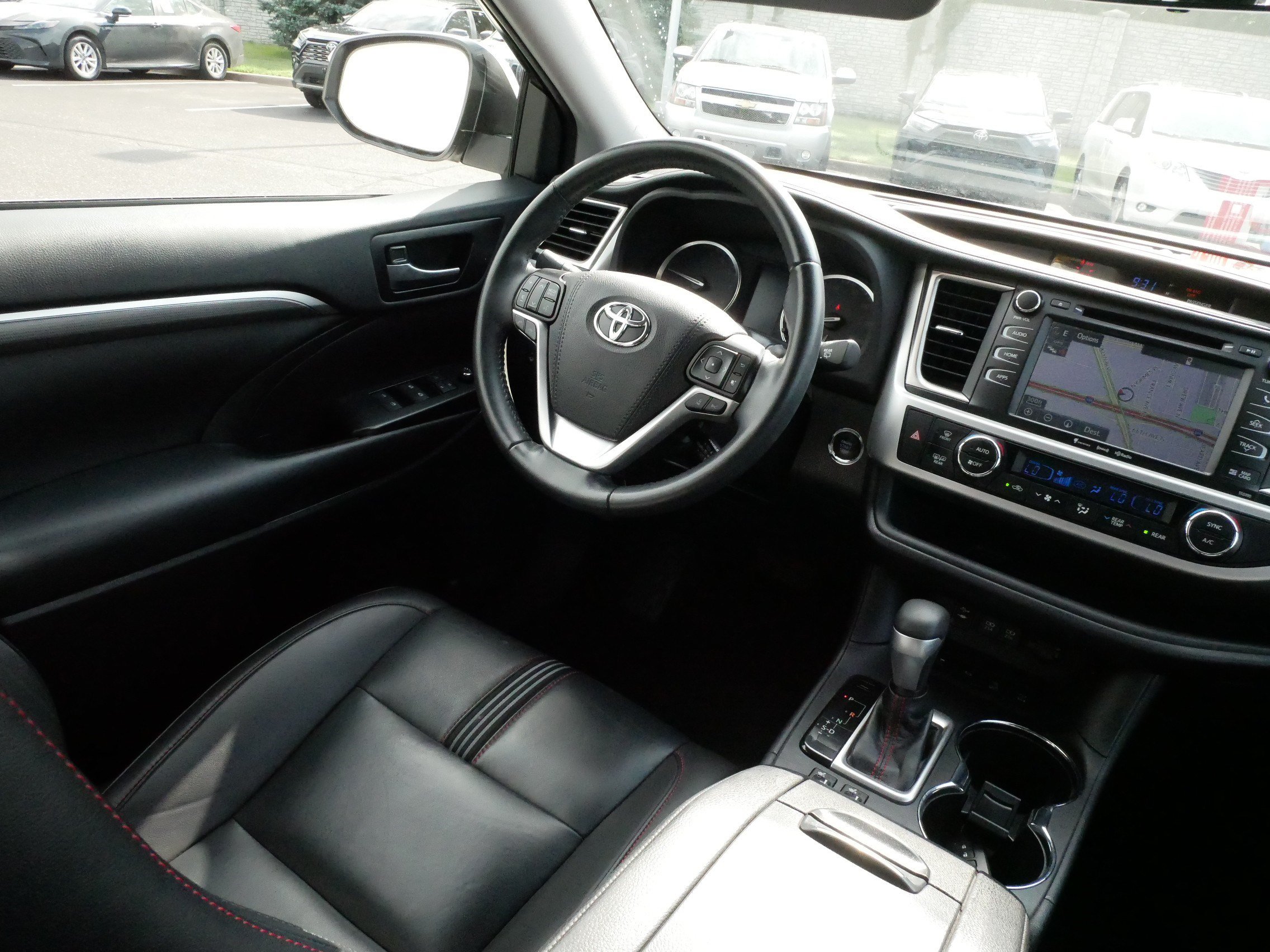 Used 2019 Toyota Highlander SE AWD/4WD image 9